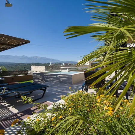 Almi-cove Hilltop Willa *