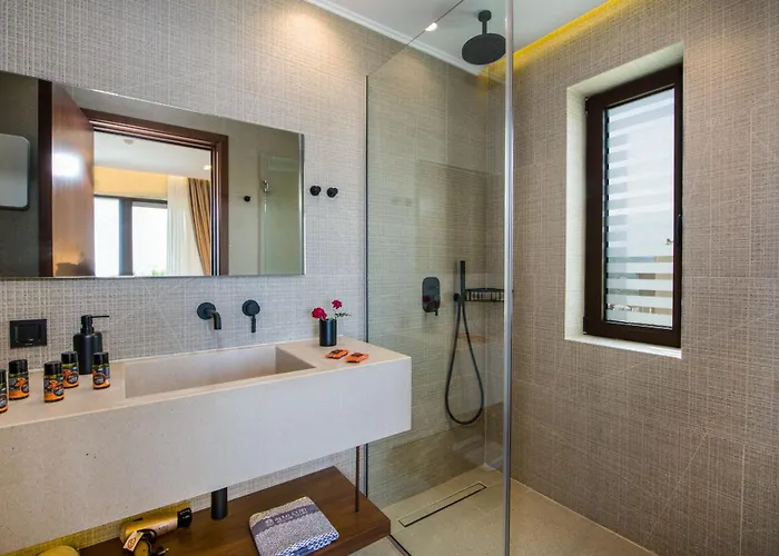 Almi-cove Hilltop Hanya