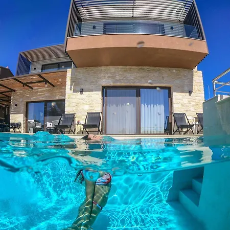 Almi-cove Hilltop Villa *